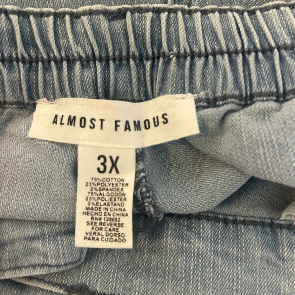 Almost‎ Famous women’s Denim Cargo Pants - Picture 6 of 7